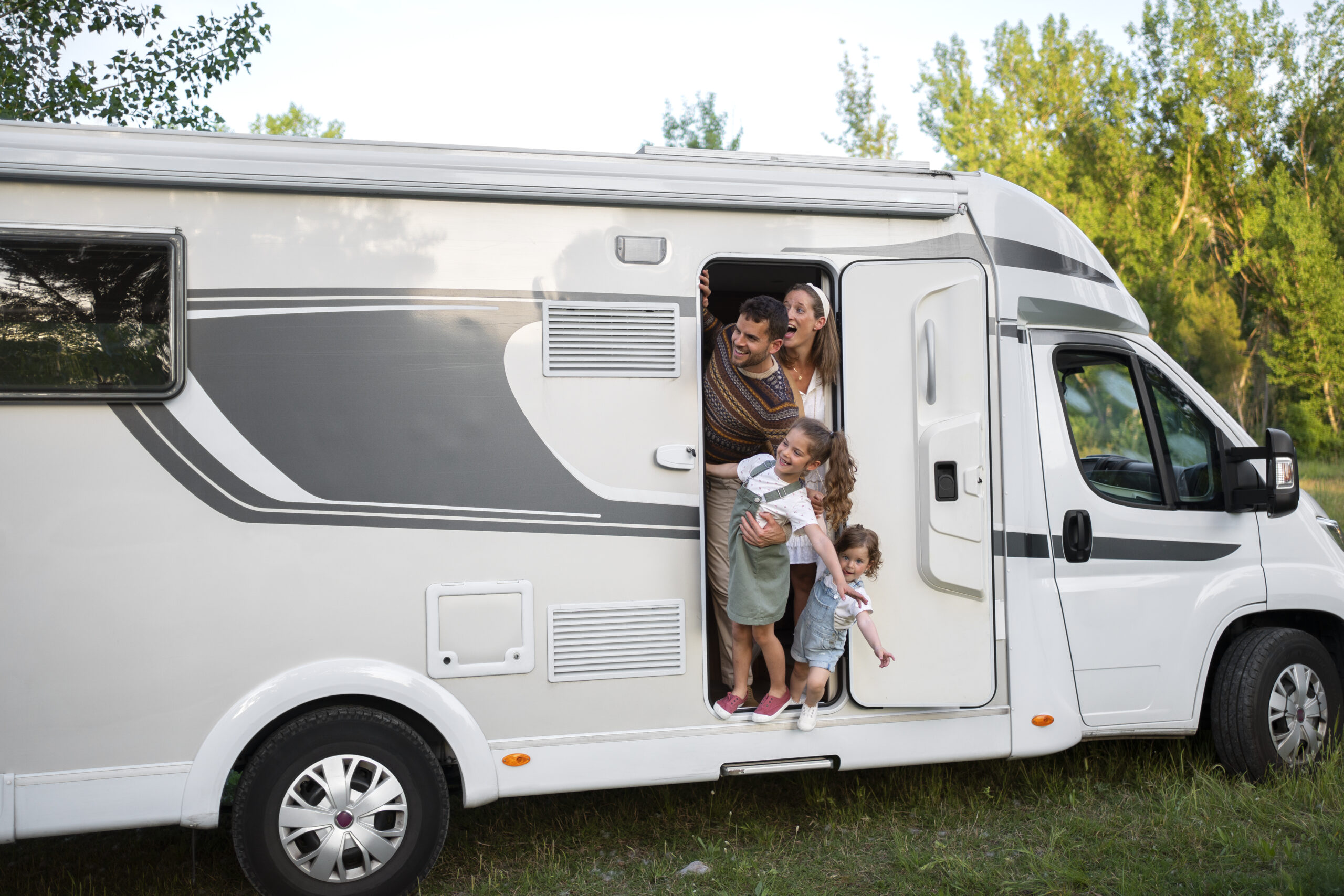 nomad-family-having-fun-together-tiny-house